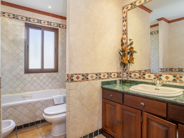 6 Bedrooms Villa in Guadalmina Alta