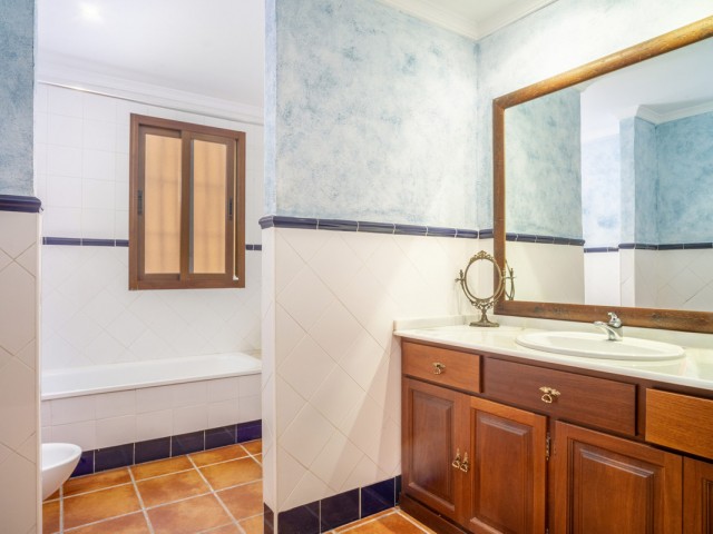 6 Bedrooms Villa in Guadalmina Alta