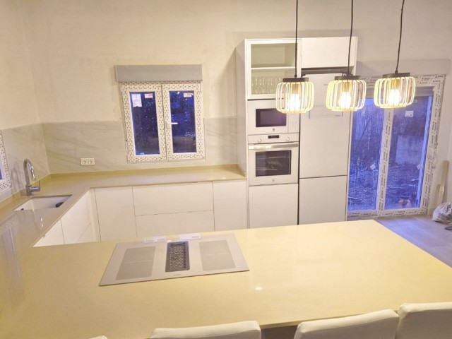 Villa con 3 Dormitorios  en Cerros del Aguila