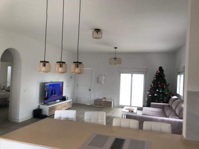 Villa con 3 Dormitorios  en Cerros del Aguila