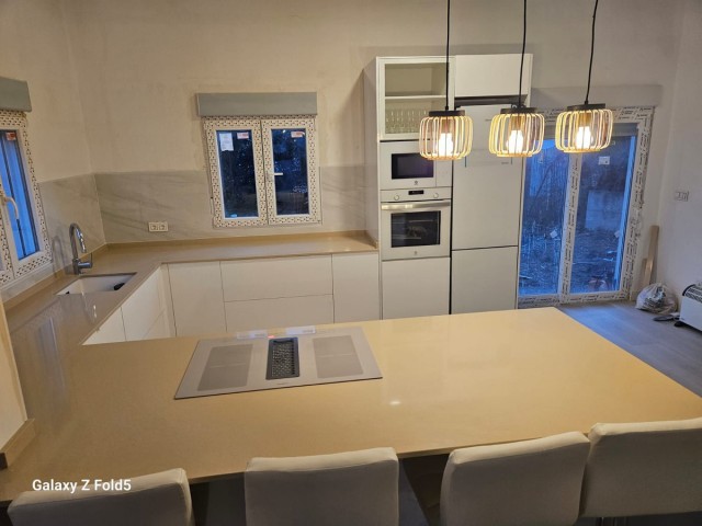 Villa con 3 Dormitorios  en Cerros del Aguila