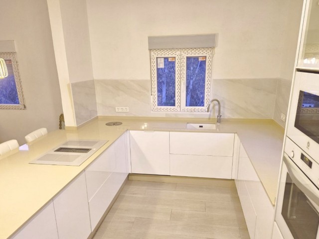 Villa con 3 Dormitorios  en Cerros del Aguila