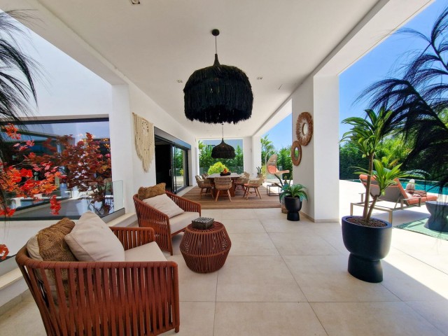 Villa con 5 Dormitorios  en Marbella