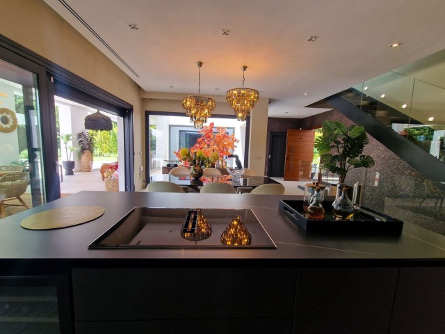 Villa con 5 Dormitorios  en Marbella