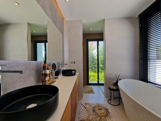 Villa con 5 Dormitorios  en Marbella