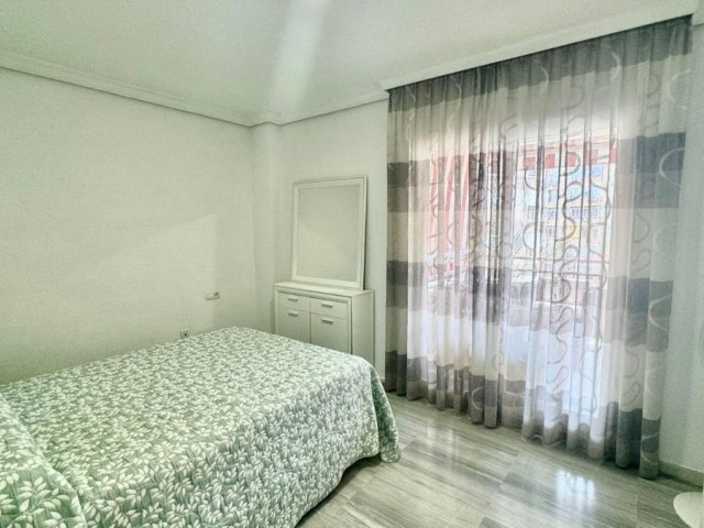 Apartamento con 2 Dormitorios  en Torremolinos