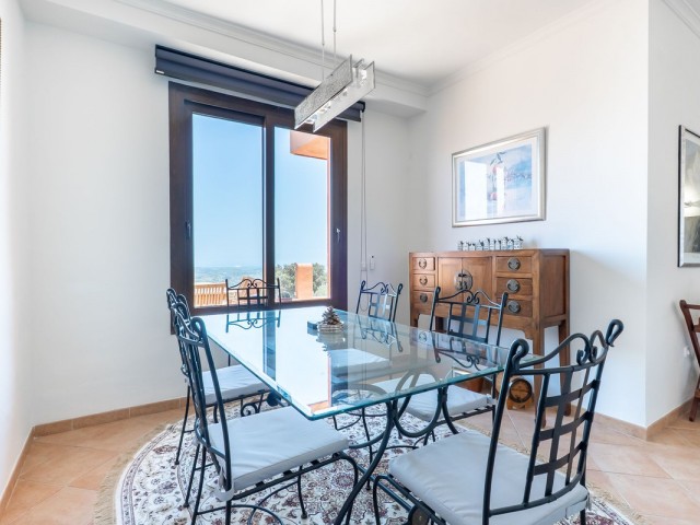 Apartamento con 3 Dormitorios  en La Mairena