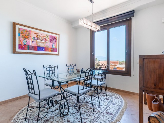 Apartamento con 3 Dormitorios  en La Mairena