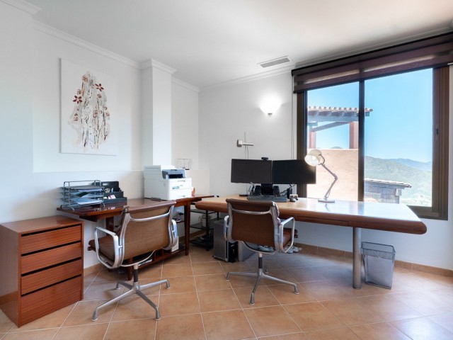 Apartamento con 3 Dormitorios  en La Mairena