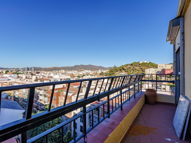 Ático con 5 Dormitorios  en Málaga Centro