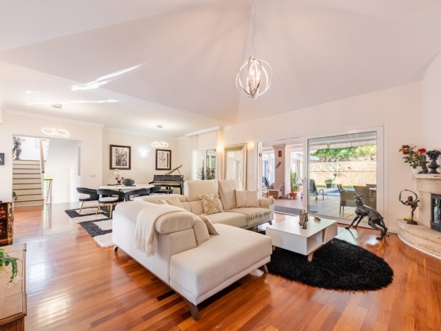 6 Bedrooms Villa in Sierrezuela