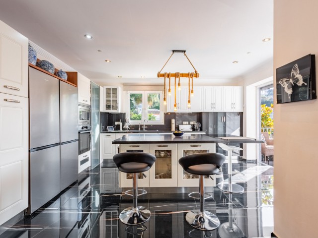 6 Bedrooms Villa in Sierrezuela