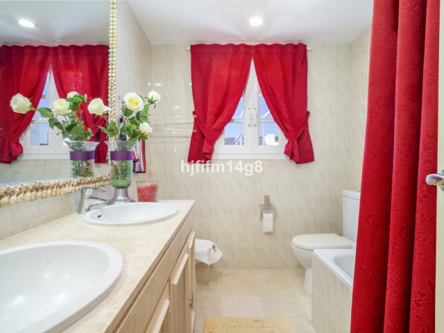 3 Bedrooms Townhouse in Nueva Andalucía