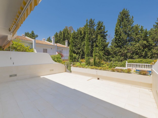 Villa con 4 Dormitorios  en Artola