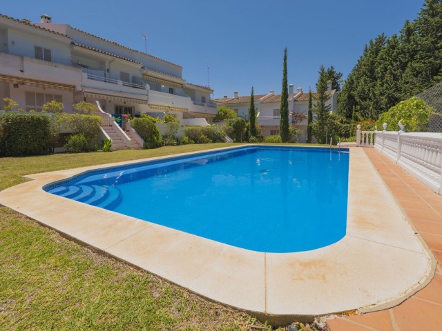 Villa con 4 Dormitorios  en Artola