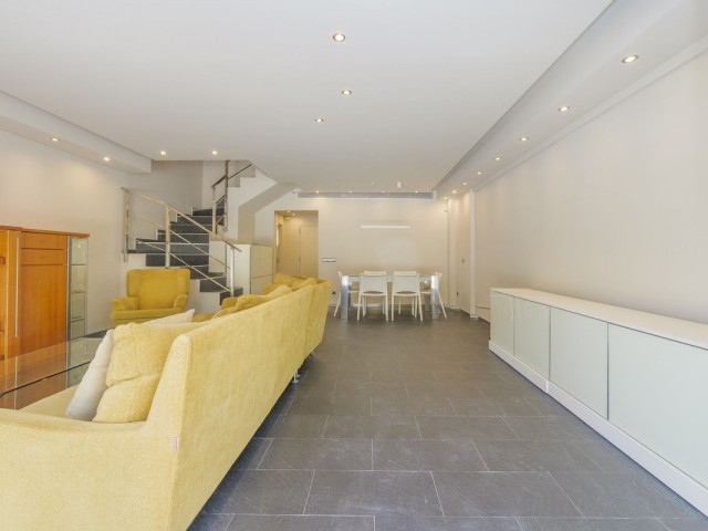 Villa con 4 Dormitorios  en Artola