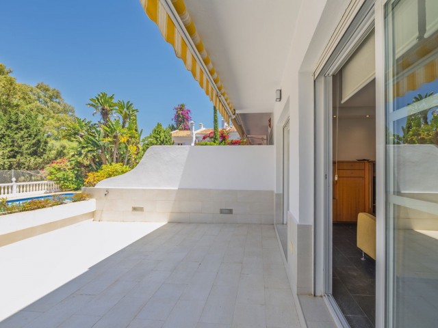 Villa con 4 Dormitorios  en Artola