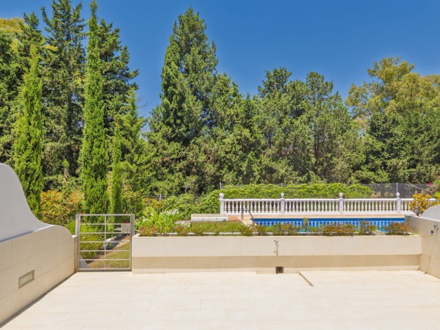 Villa con 4 Dormitorios  en Artola