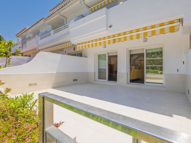 Villa con 4 Dormitorios  en Artola