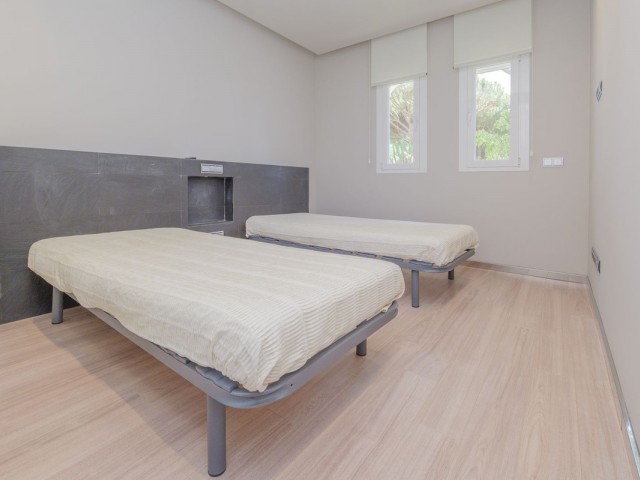 Villa con 4 Dormitorios  en Artola