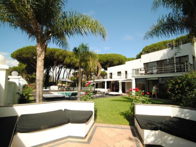 8 Sovrums Villa i Cabopino