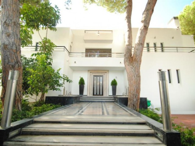 8 Sovrums Villa i Cabopino