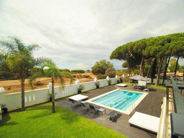 8 Sovrums Villa i Cabopino