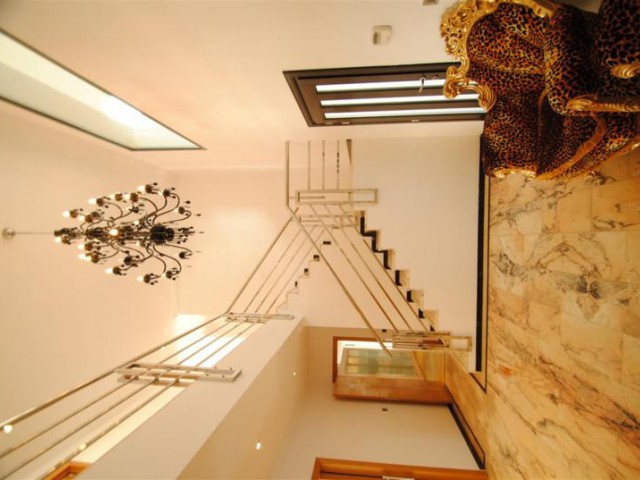 8 Sovrums Villa i Cabopino