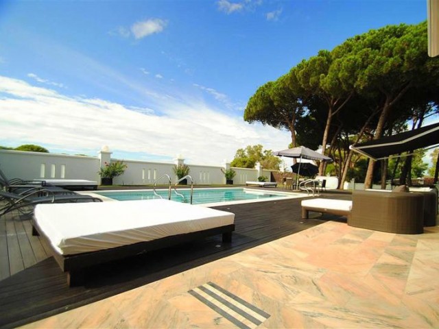 8 Sovrums Villa i Cabopino