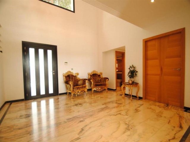 8 Sovrums Villa i Cabopino