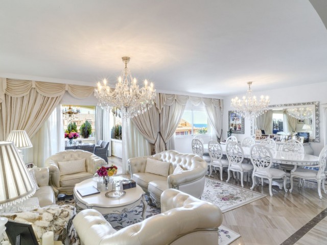 Apartamento con 3 Dormitorios  en Bahía de Marbella