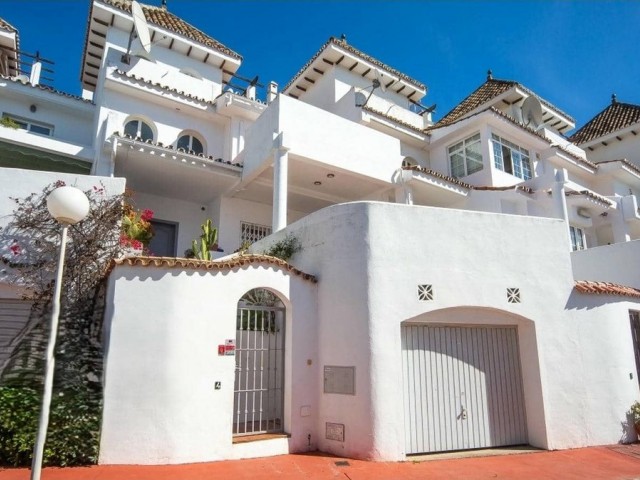 Townhouse, La Duquesa, R5111626