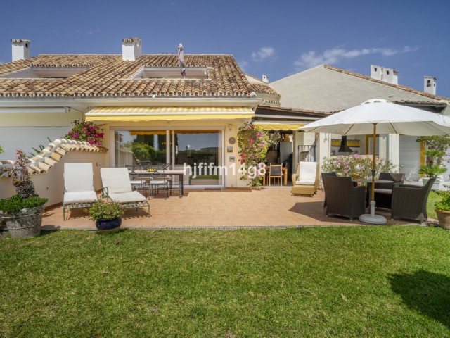 3 Bedrooms Townhouse in Nueva Andalucía