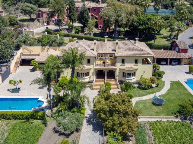 5 Bedrooms Villa in Benahavís