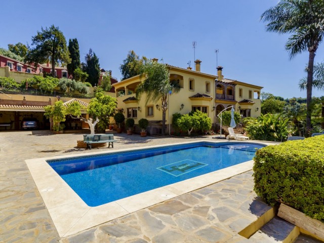 5 Bedrooms Villa in Benahavís