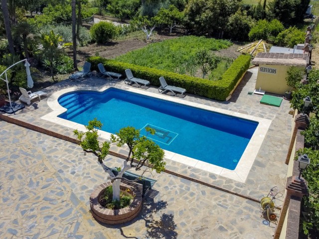 5 Bedrooms Villa in Benahavís