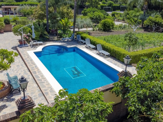 5 Bedrooms Villa in Benahavís