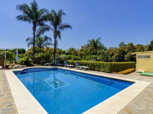 5 Bedrooms Villa in Benahavís