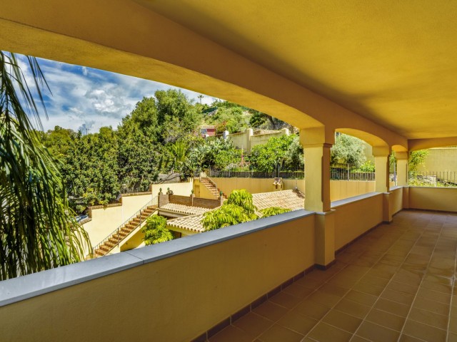 5 Bedrooms Villa in Benahavís