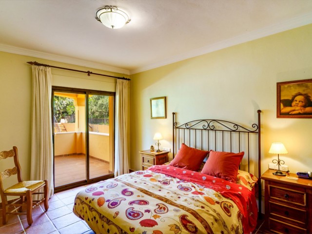 5 Bedrooms Villa in Benahavís