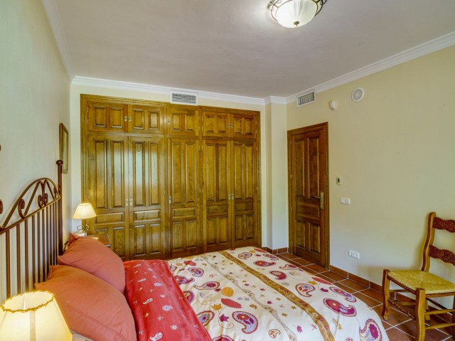 5 Bedrooms Villa in Benahavís