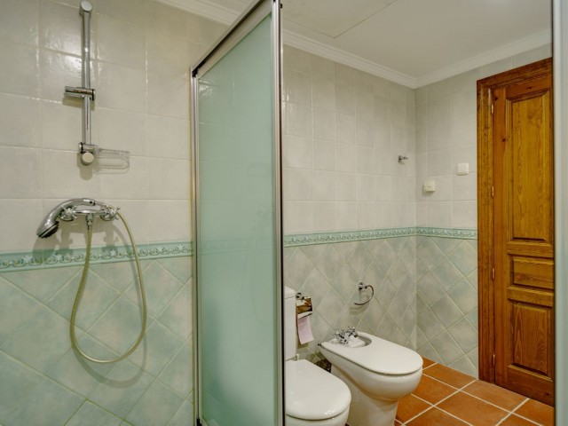 5 Bedrooms Villa in Benahavís