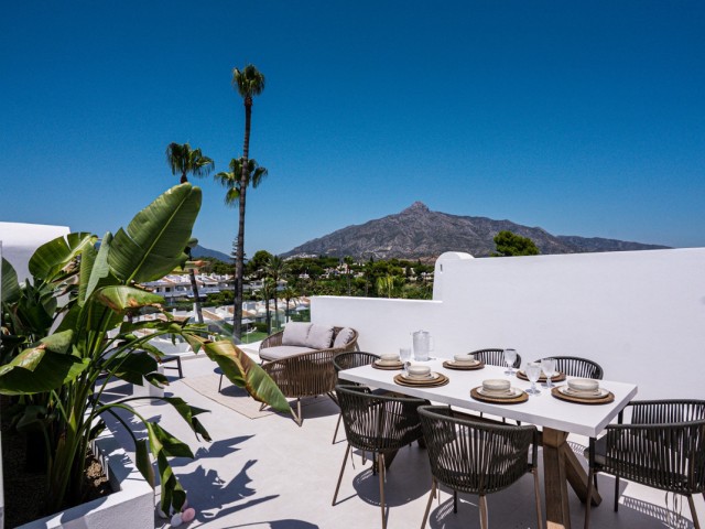 2 Bedrooms Apartment in Nueva Andalucía