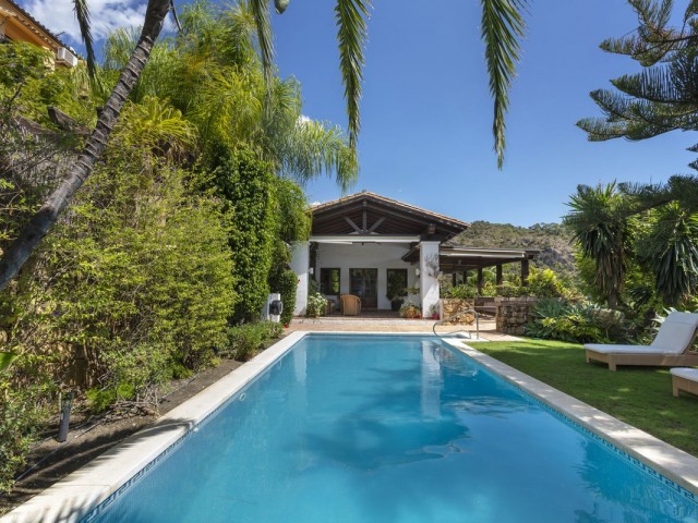 Villa con 4 Dormitorios  en Benahavís