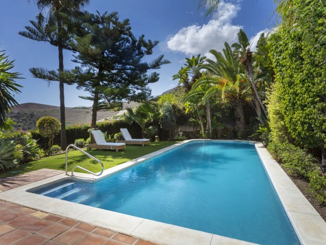 Villa con 4 Dormitorios  en Benahavís