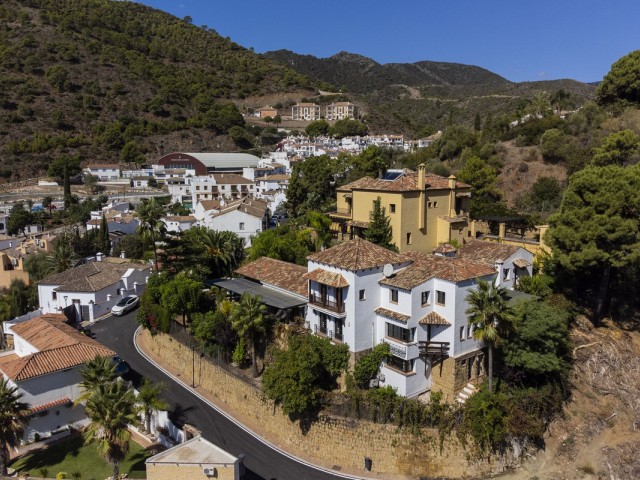 Villa con 4 Dormitorios  en Benahavís