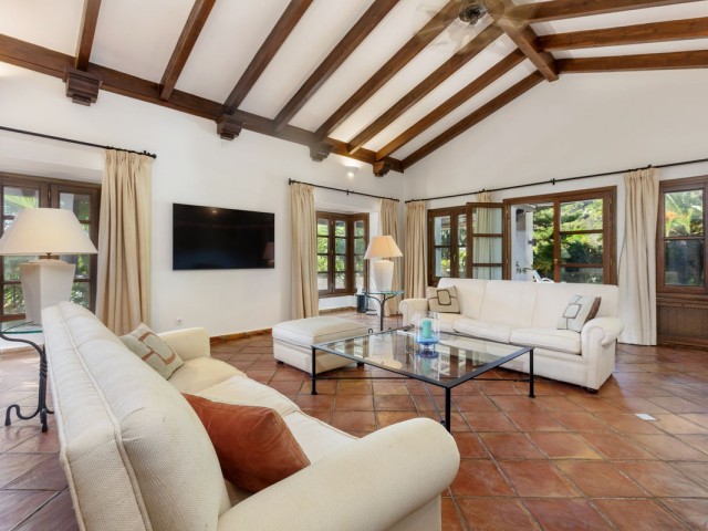 Villa con 4 Dormitorios  en Benahavís
