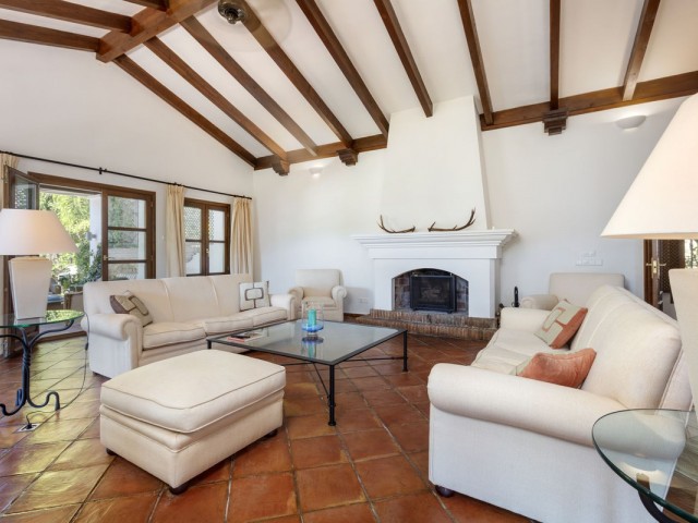 Villa con 4 Dormitorios  en Benahavís