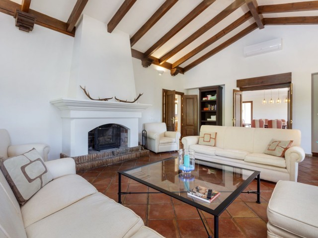 Villa con 4 Dormitorios  en Benahavís