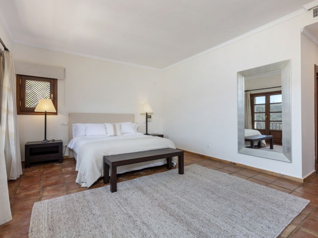 Villa con 4 Dormitorios  en Benahavís